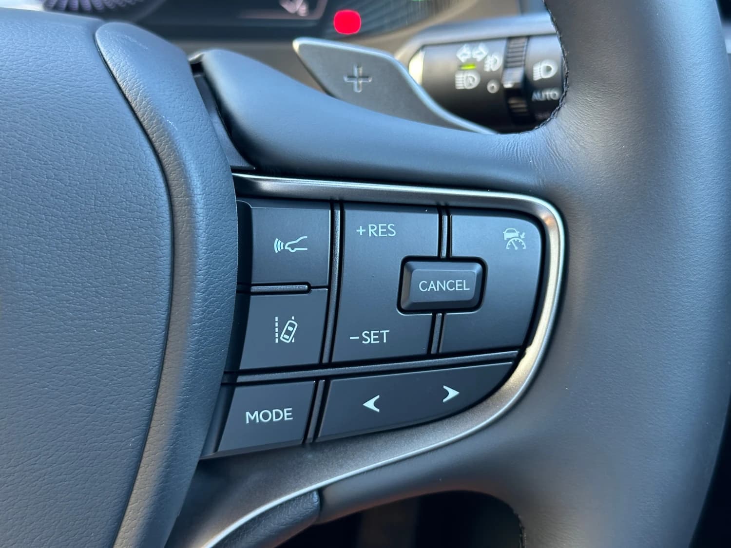 Lexus UX 200 - фото 20