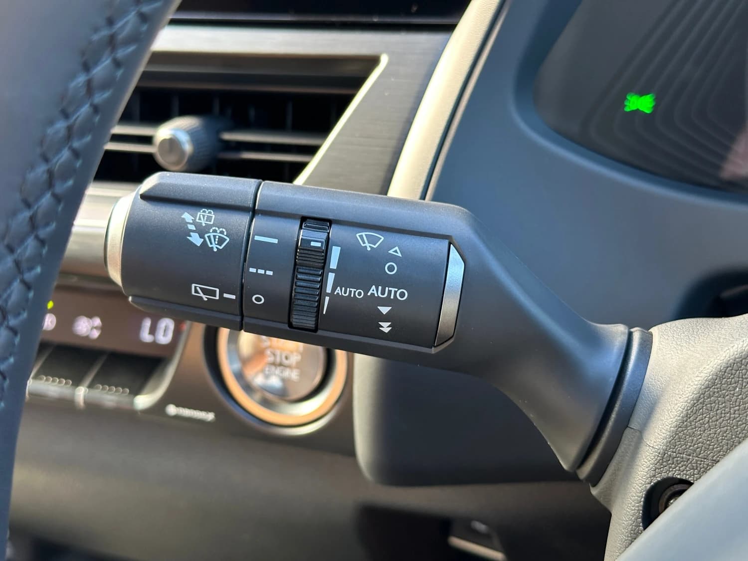 Lexus UX 200 - фото 18