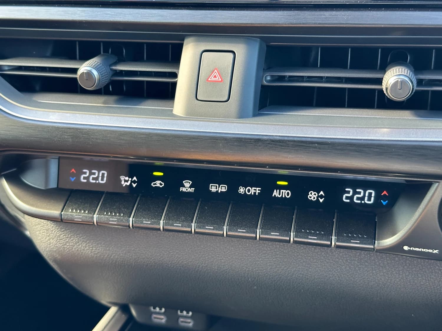 Lexus UX 200 - фото 28