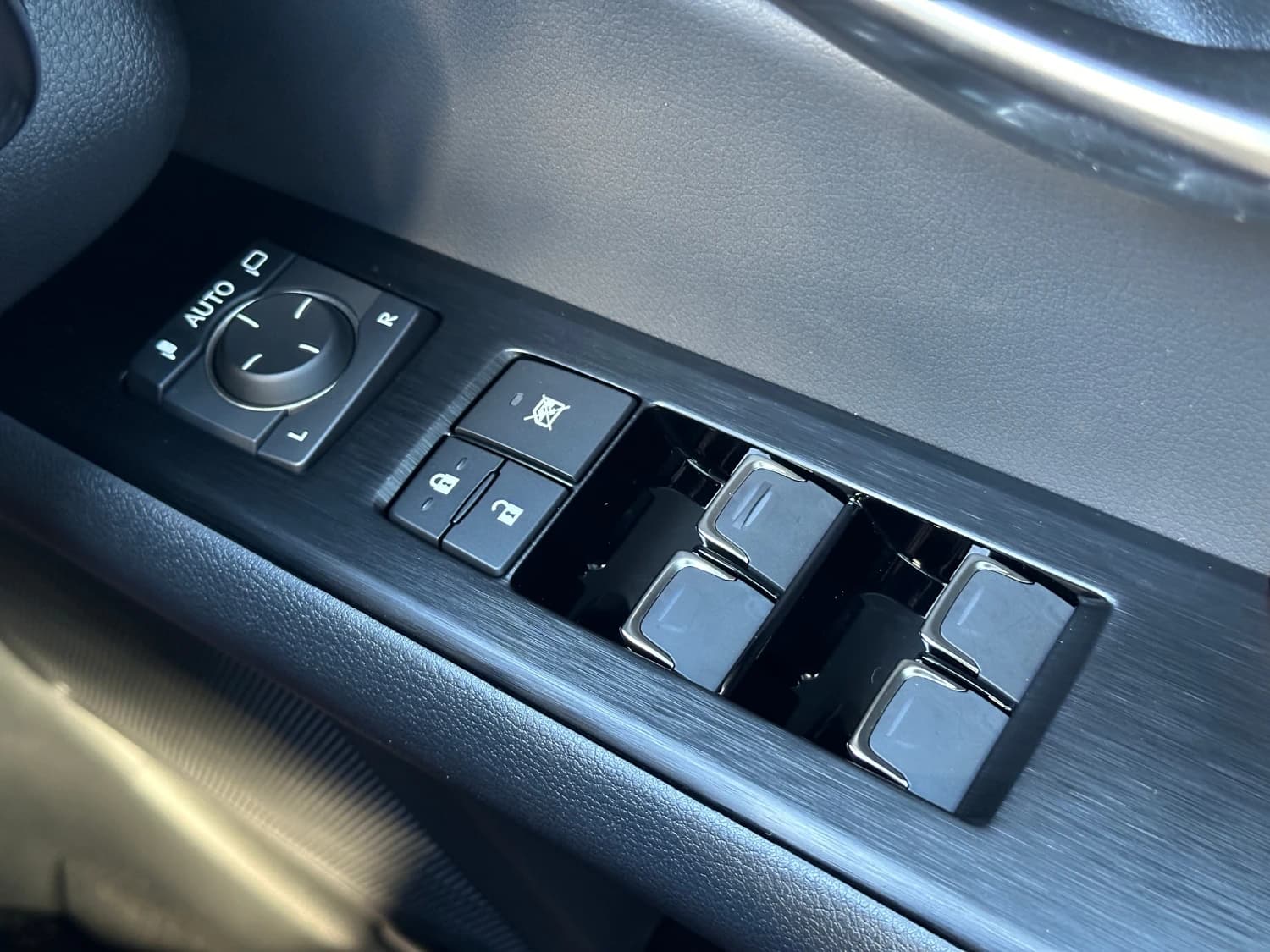 Lexus UX 200 - фото 26