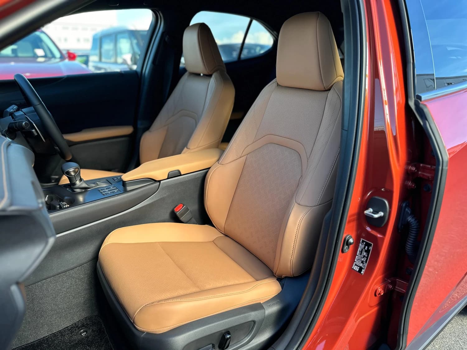 Lexus UX 200 - фото 3