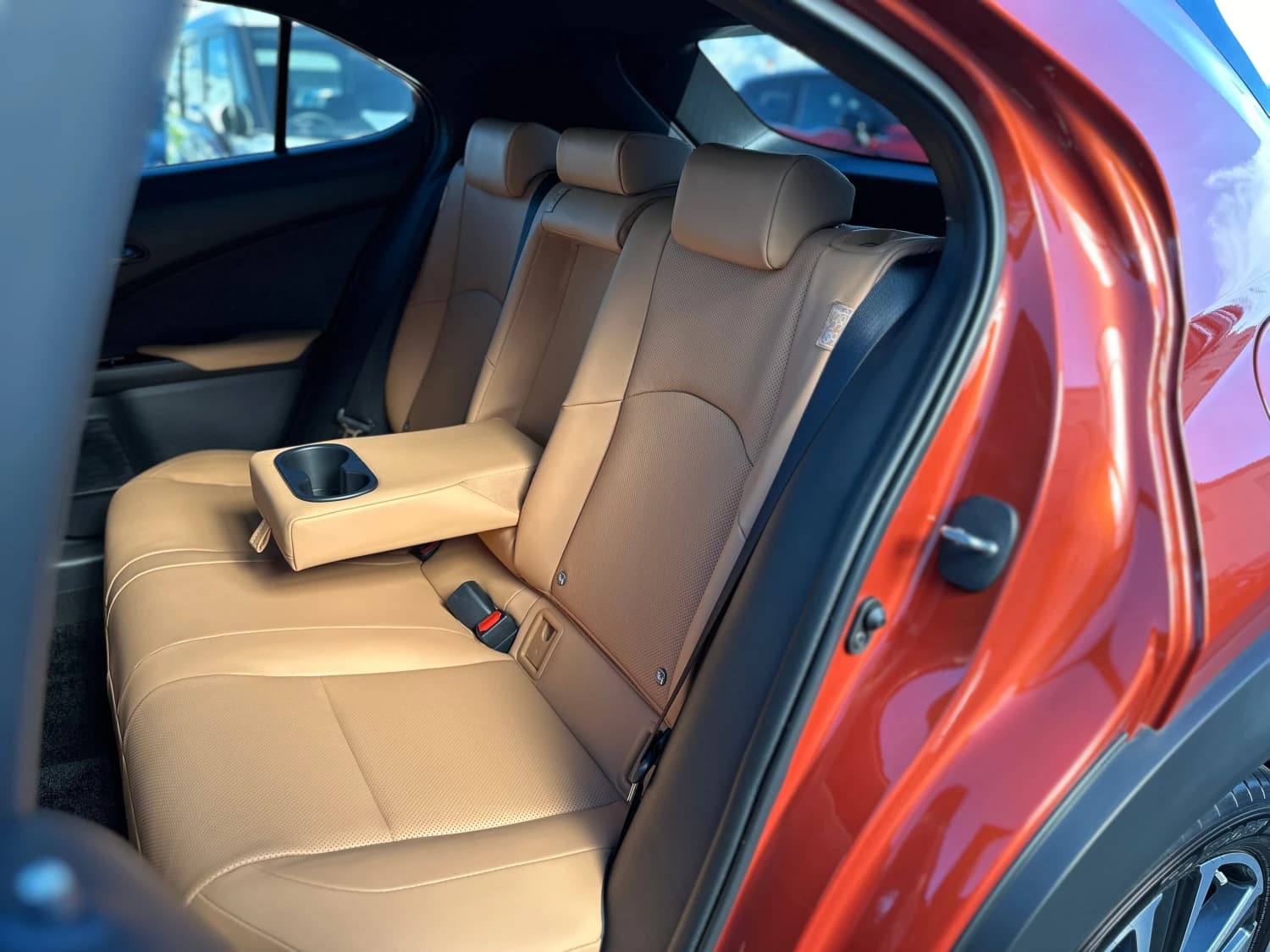 Lexus UX 200 - фото 4