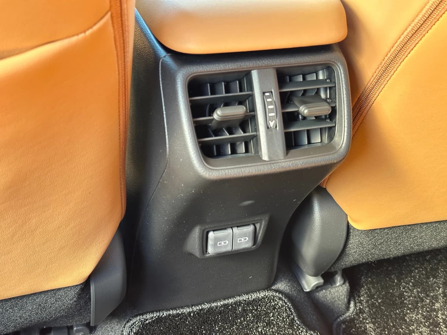 Lexus UX 200 - фото 37