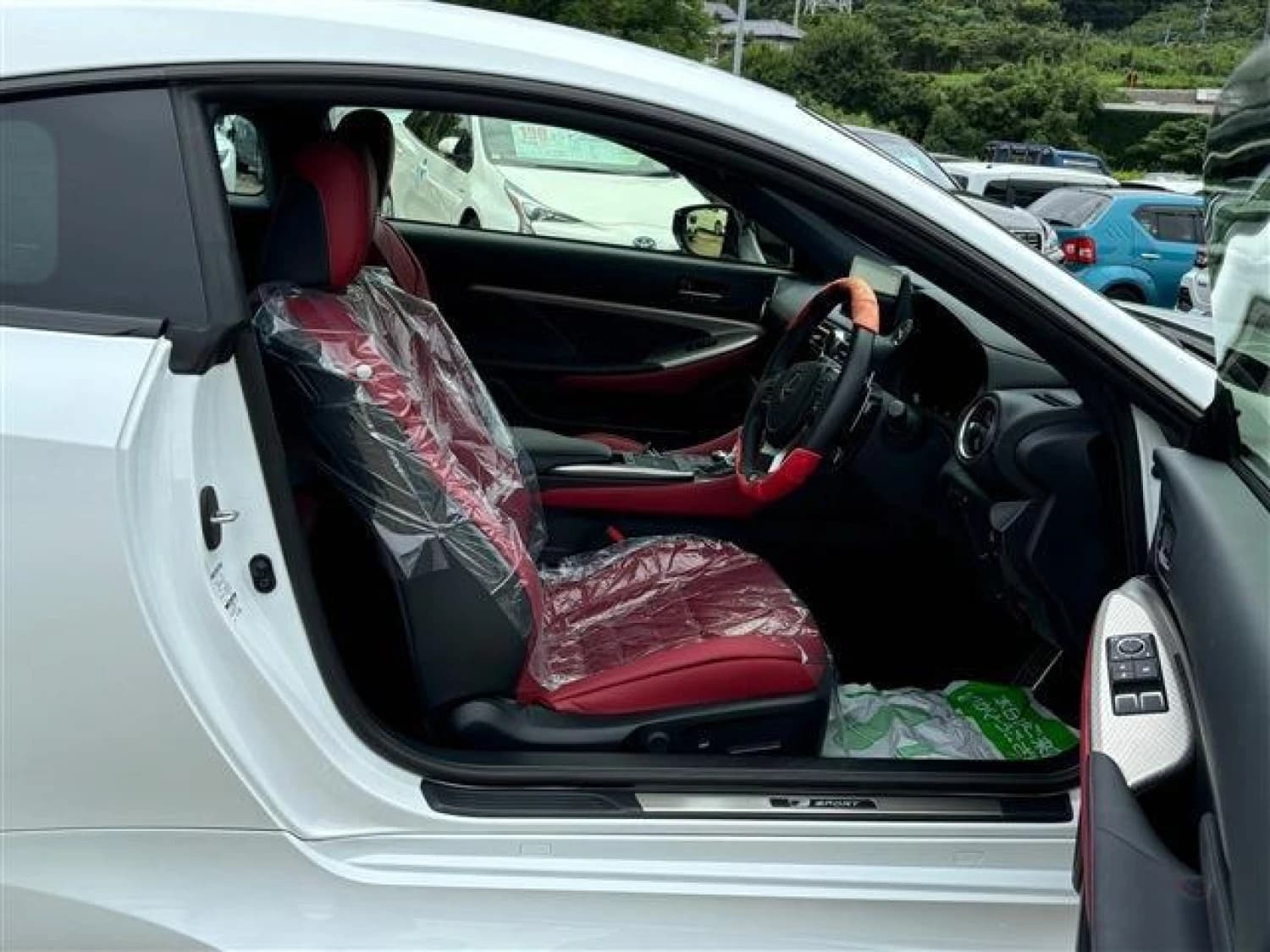 Lexus RC 300h - фото 12