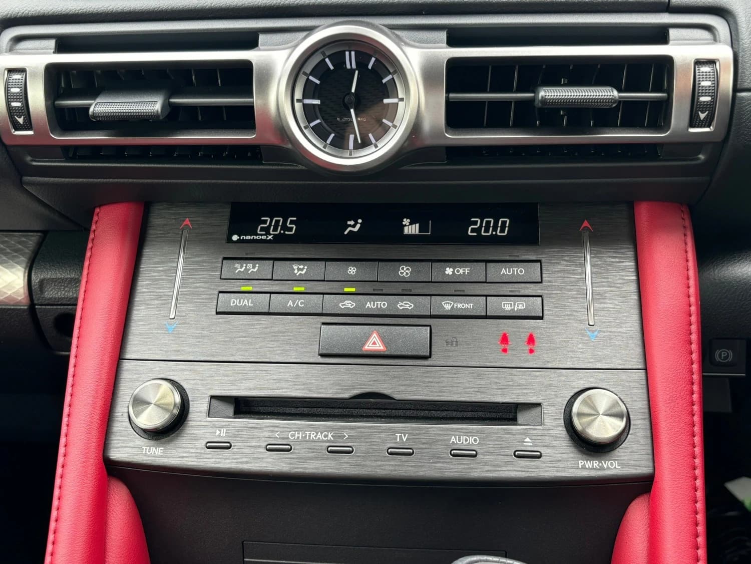 Lexus RC 300h - фото 13