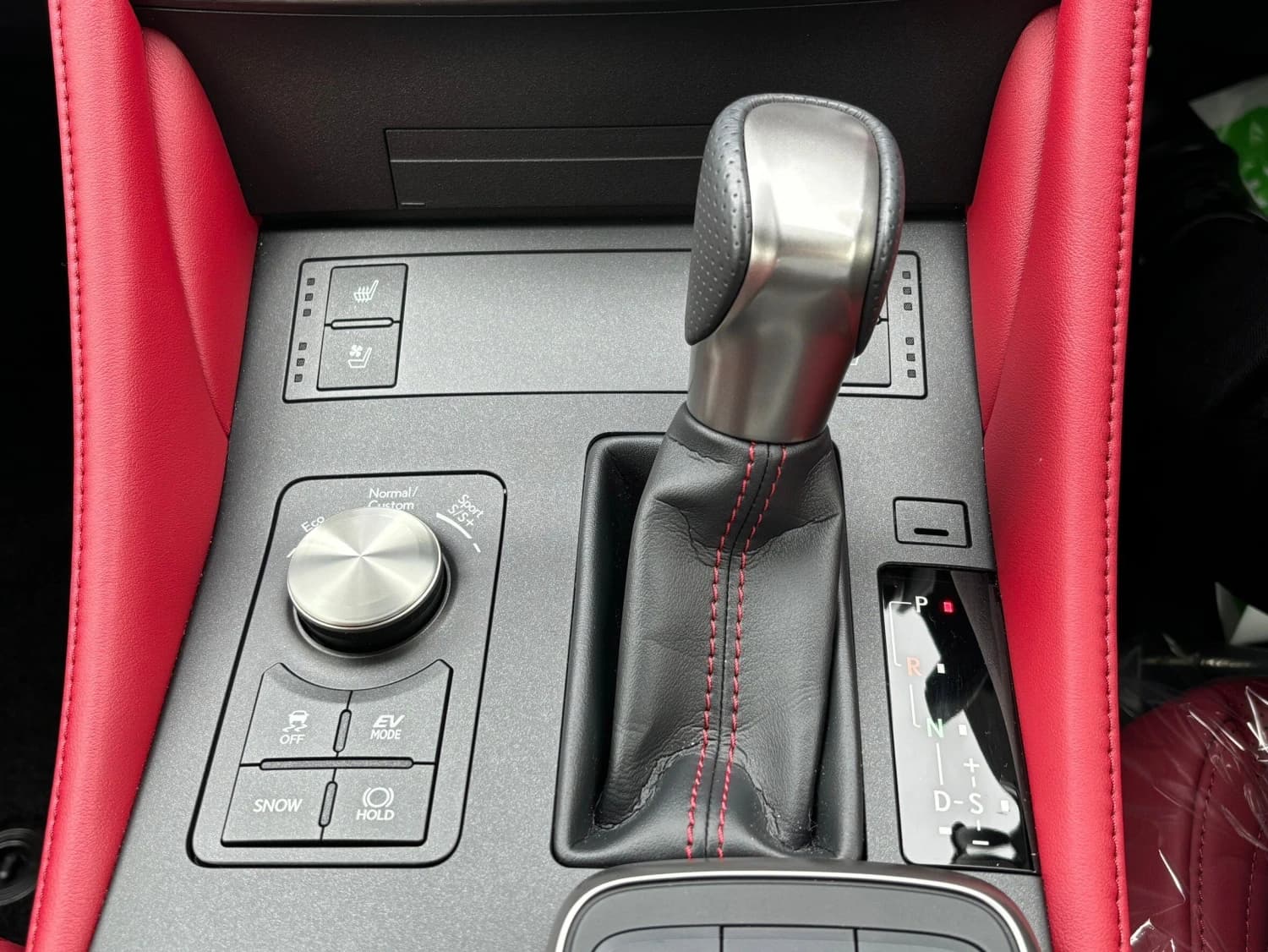 Lexus RC 300h - фото 15