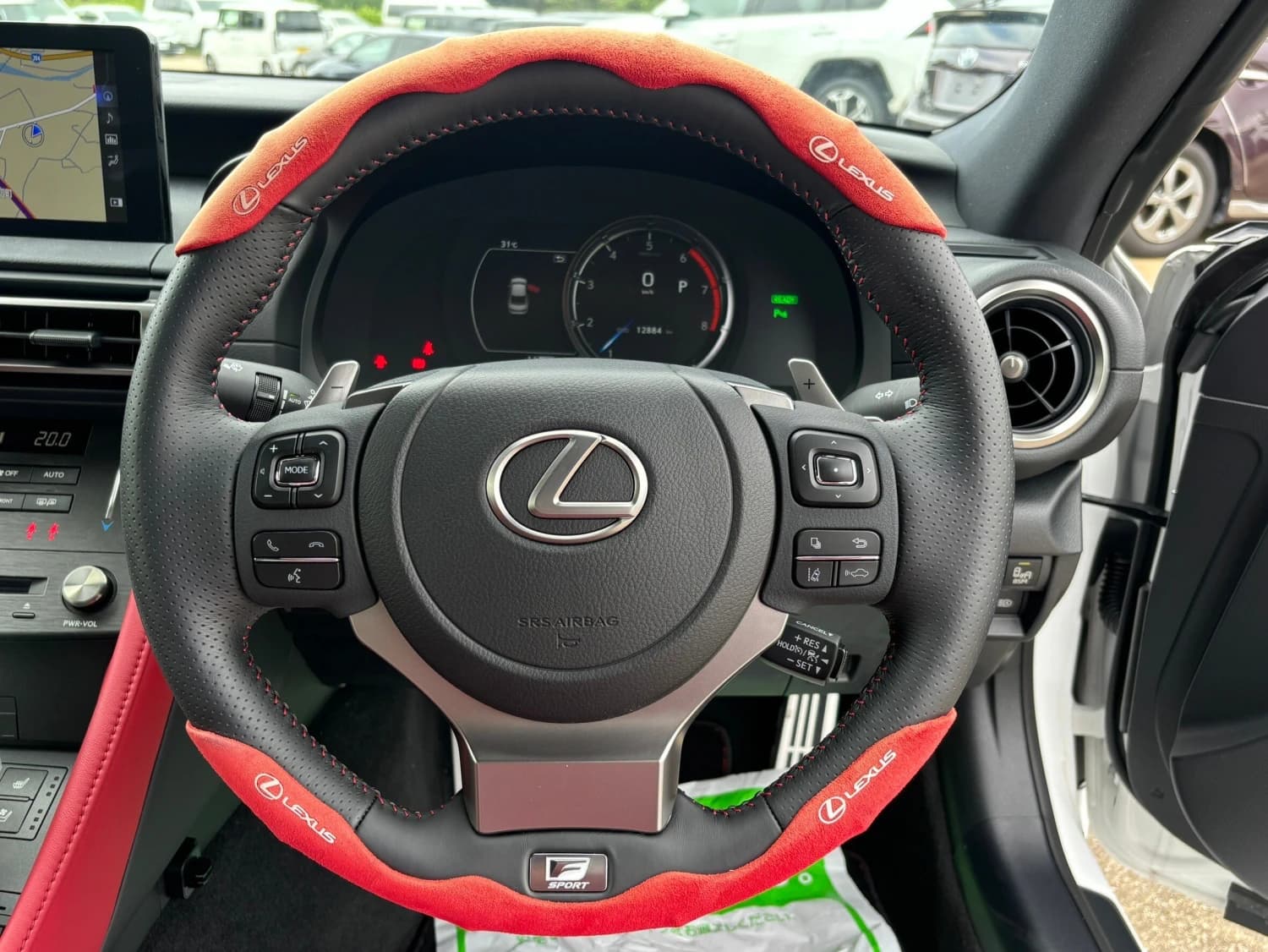 Lexus RC 300h - фото 17