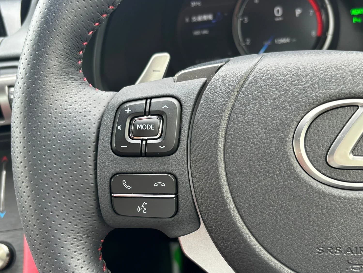 Lexus RC 300h - фото 18