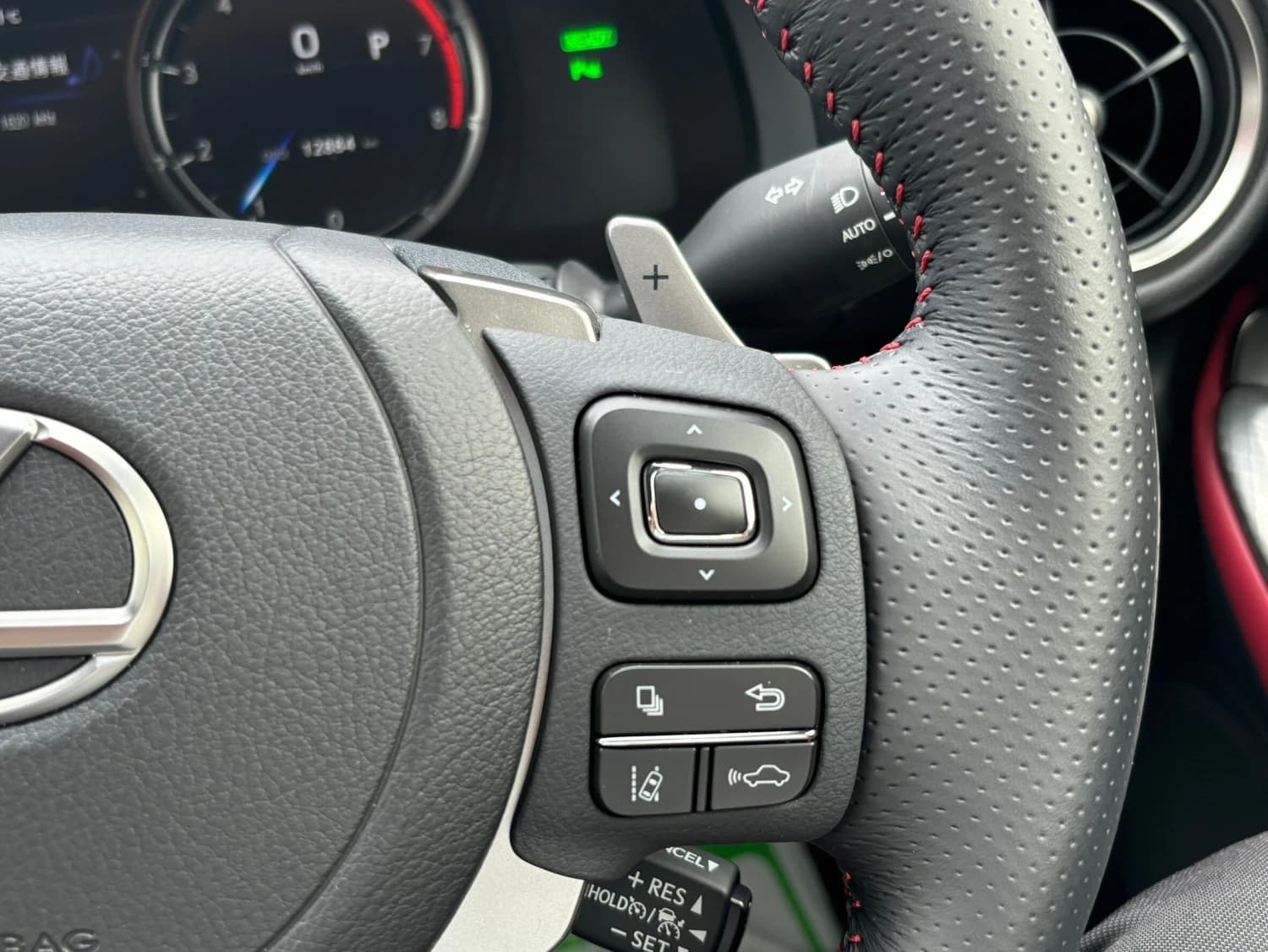 Lexus RC 300h - фото 20