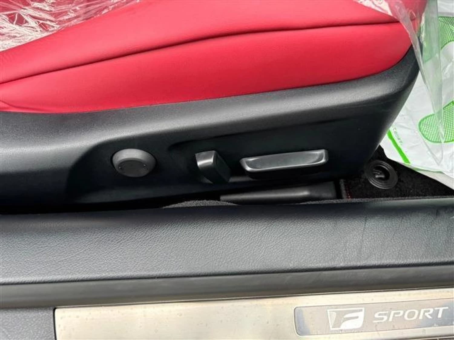 Lexus RC 300h - фото 22