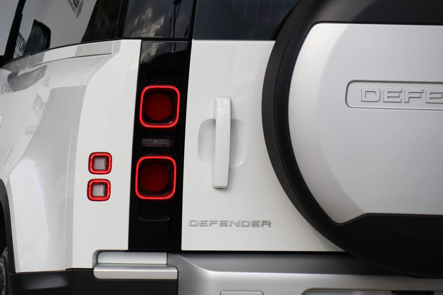 Land Rover Defender - фото 25