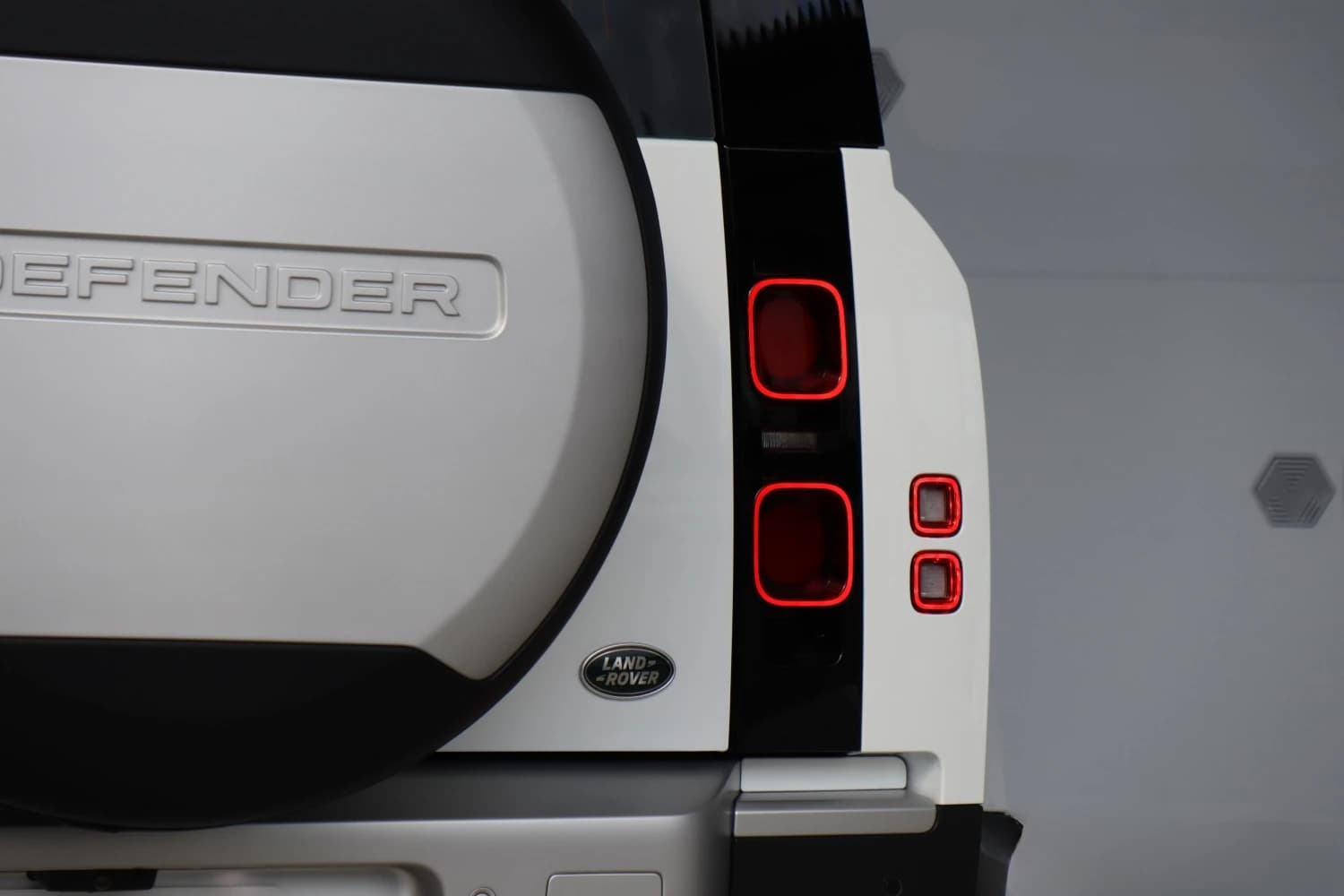 Land Rover Defender - фото 24