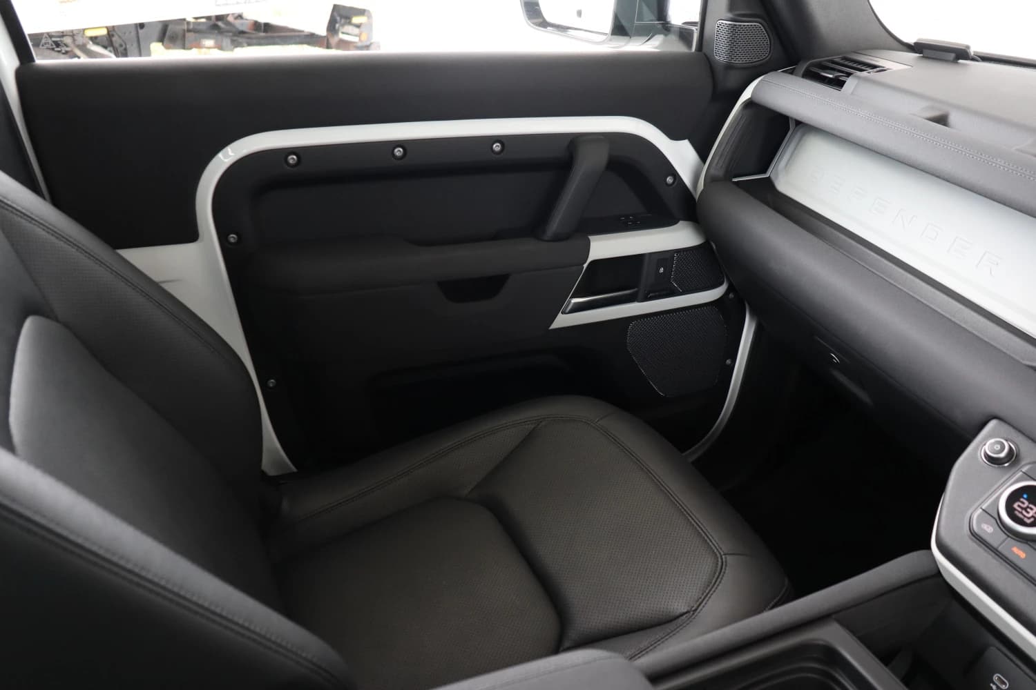 Land Rover Defender - фото 7