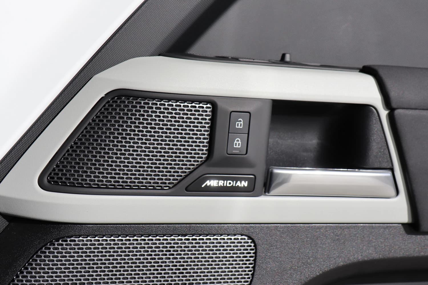 Land Rover Defender - фото 17