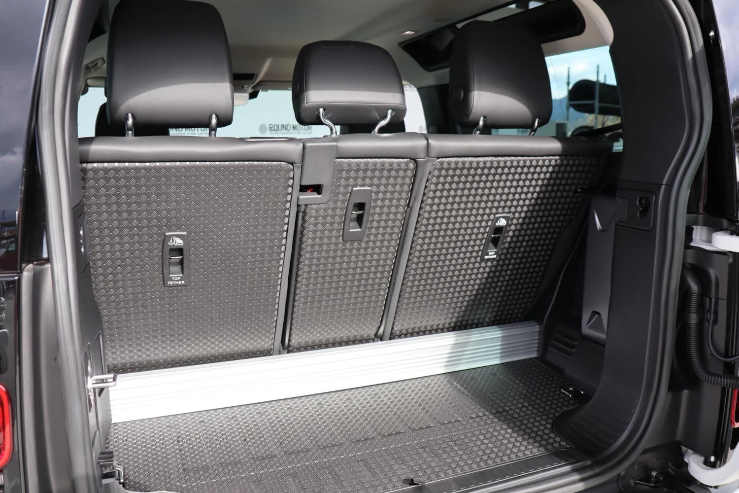 Land Rover Defender - фото 27