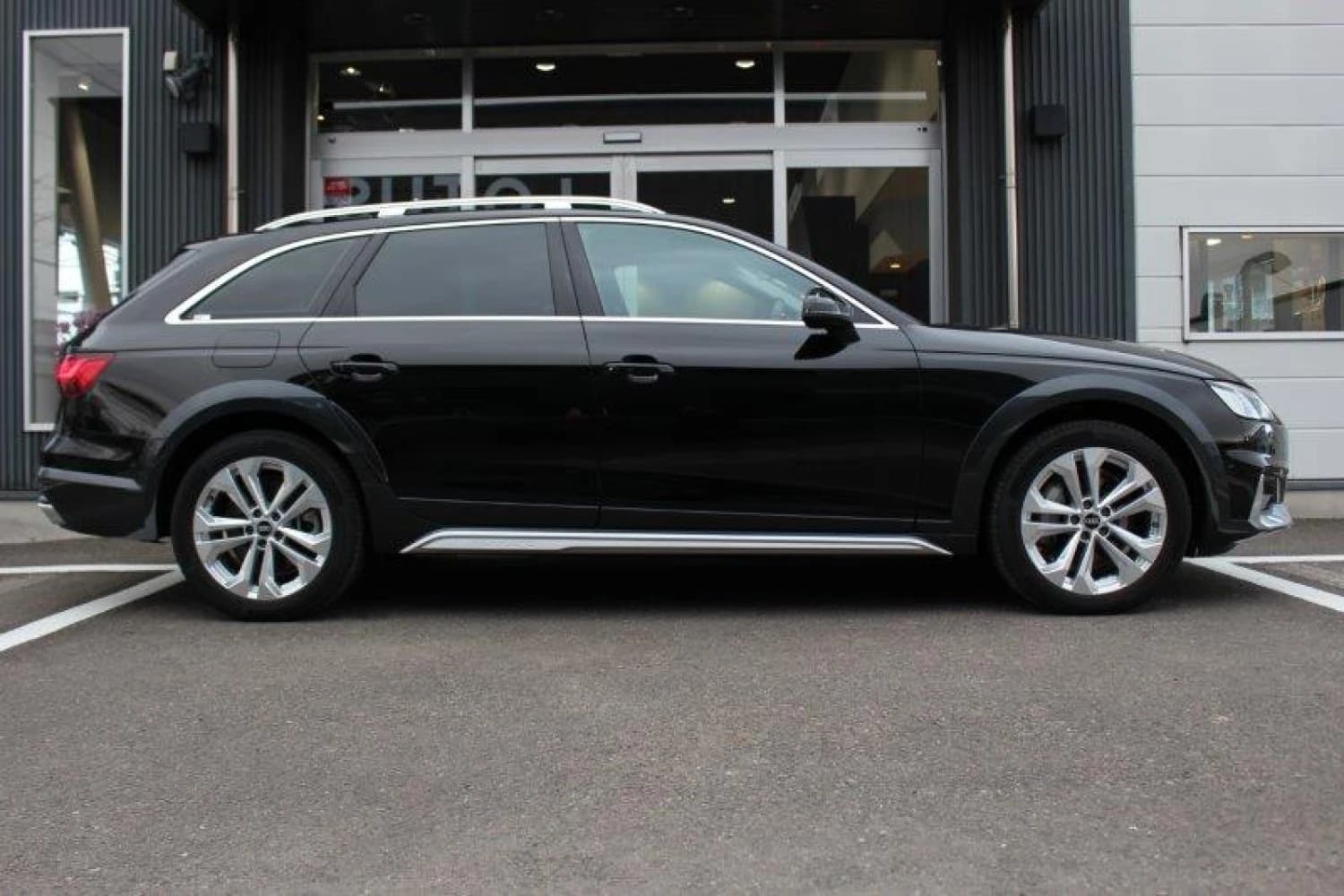 Audi A4 Allroad Quattro - фото 10