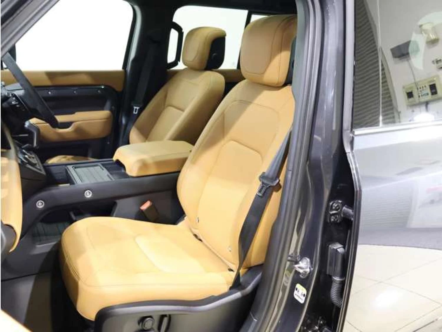 Land Rover Defender V8 P525 - фото 2