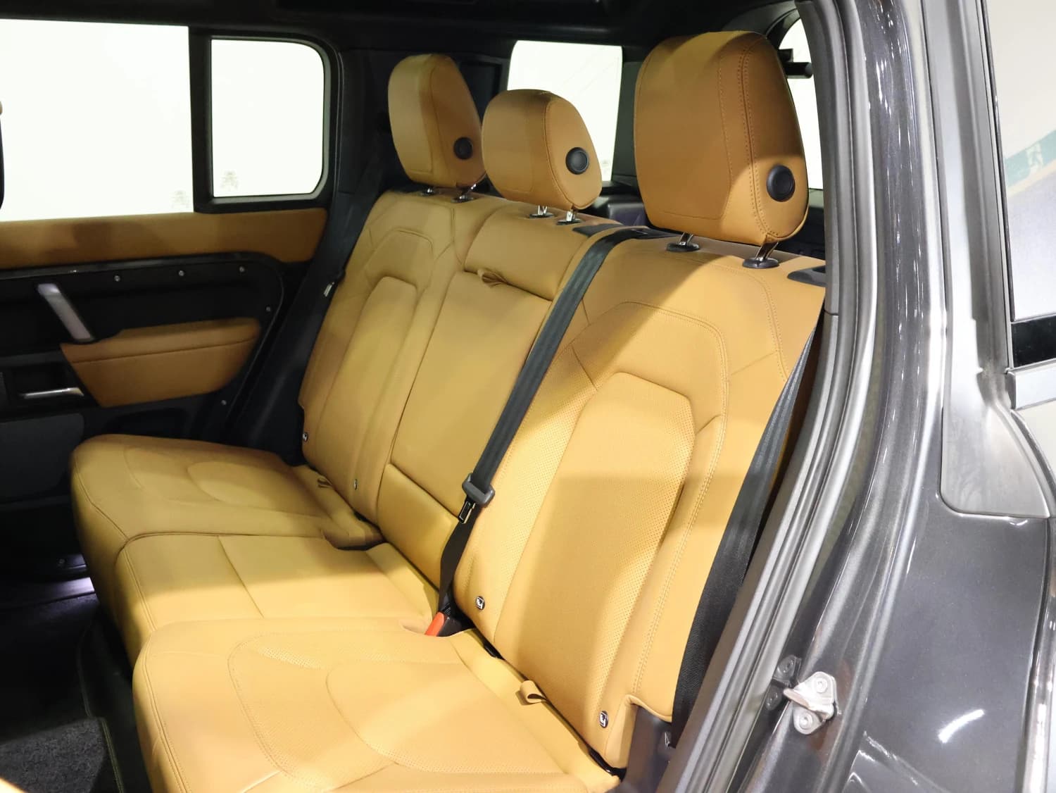 Land Rover Defender V8 P525 - фото 4