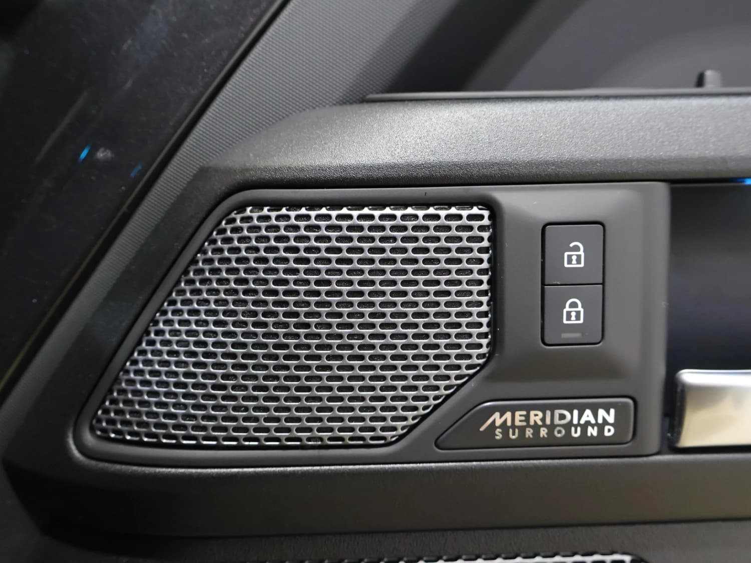 Land Rover Defender V8 P525 - фото 19