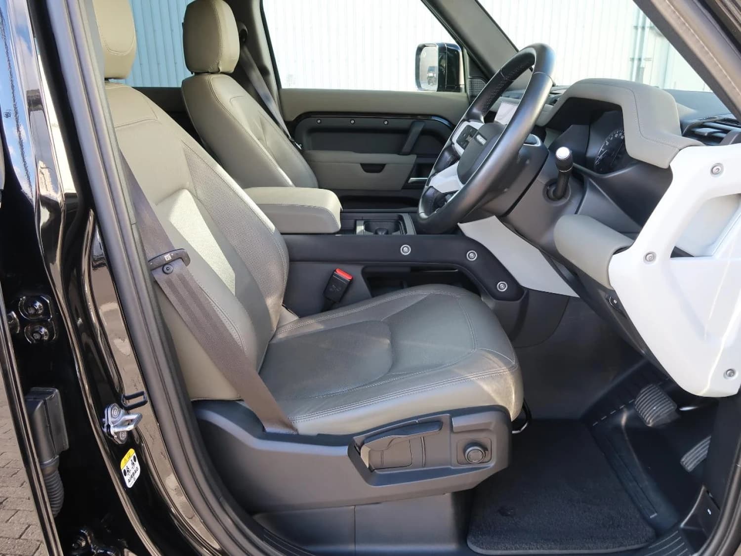 Land Rover Defender D300 Turbo - фото 3