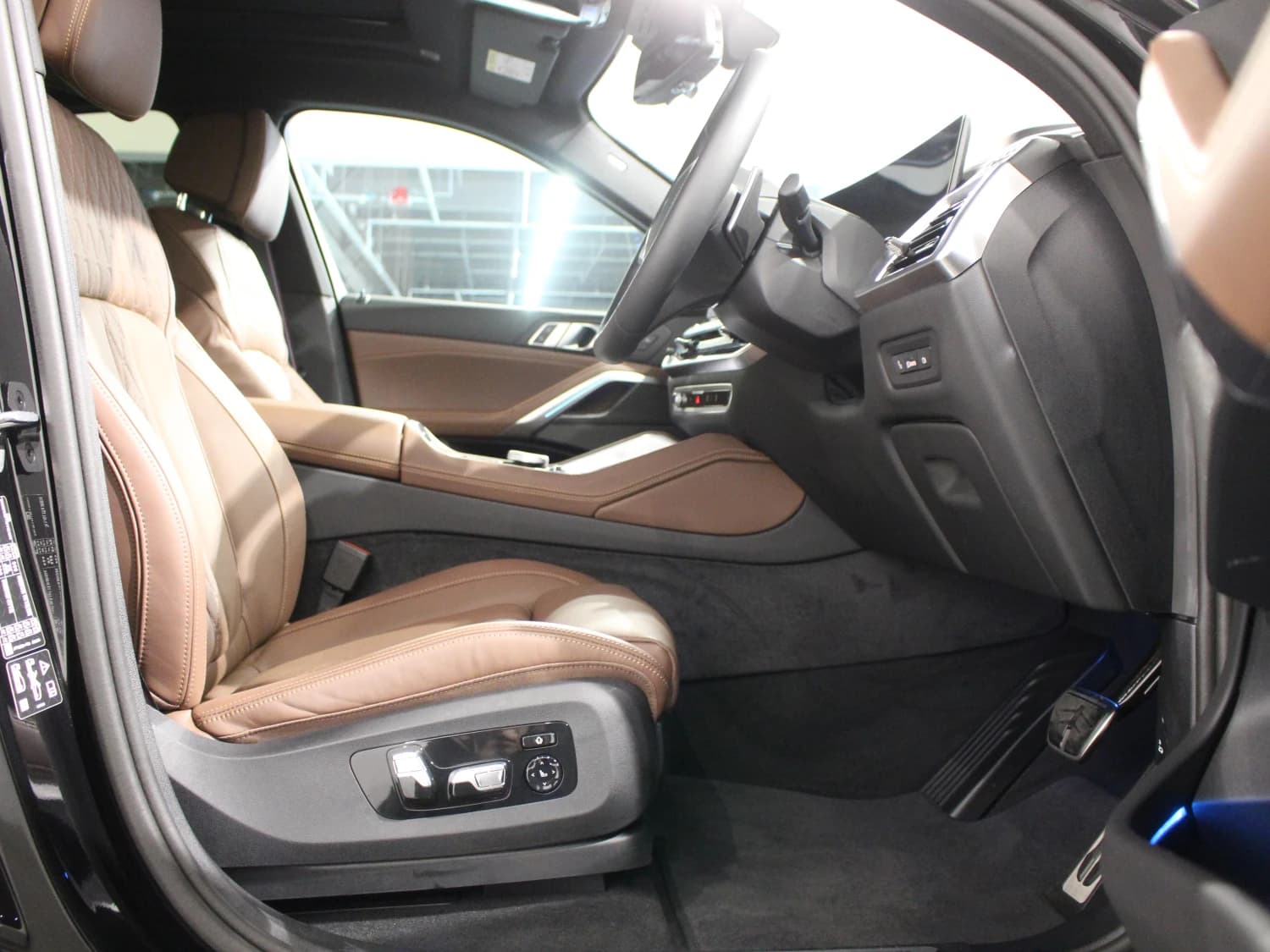 BMW X6 M60i xDrive - фото 3