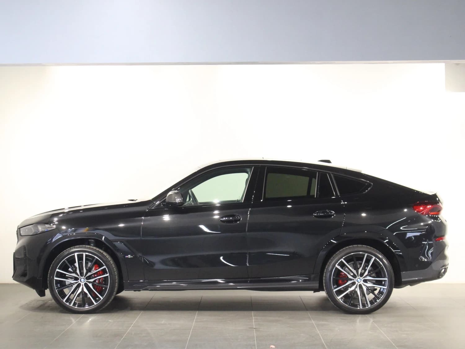 BMW X6 M60i xDrive - фото 7