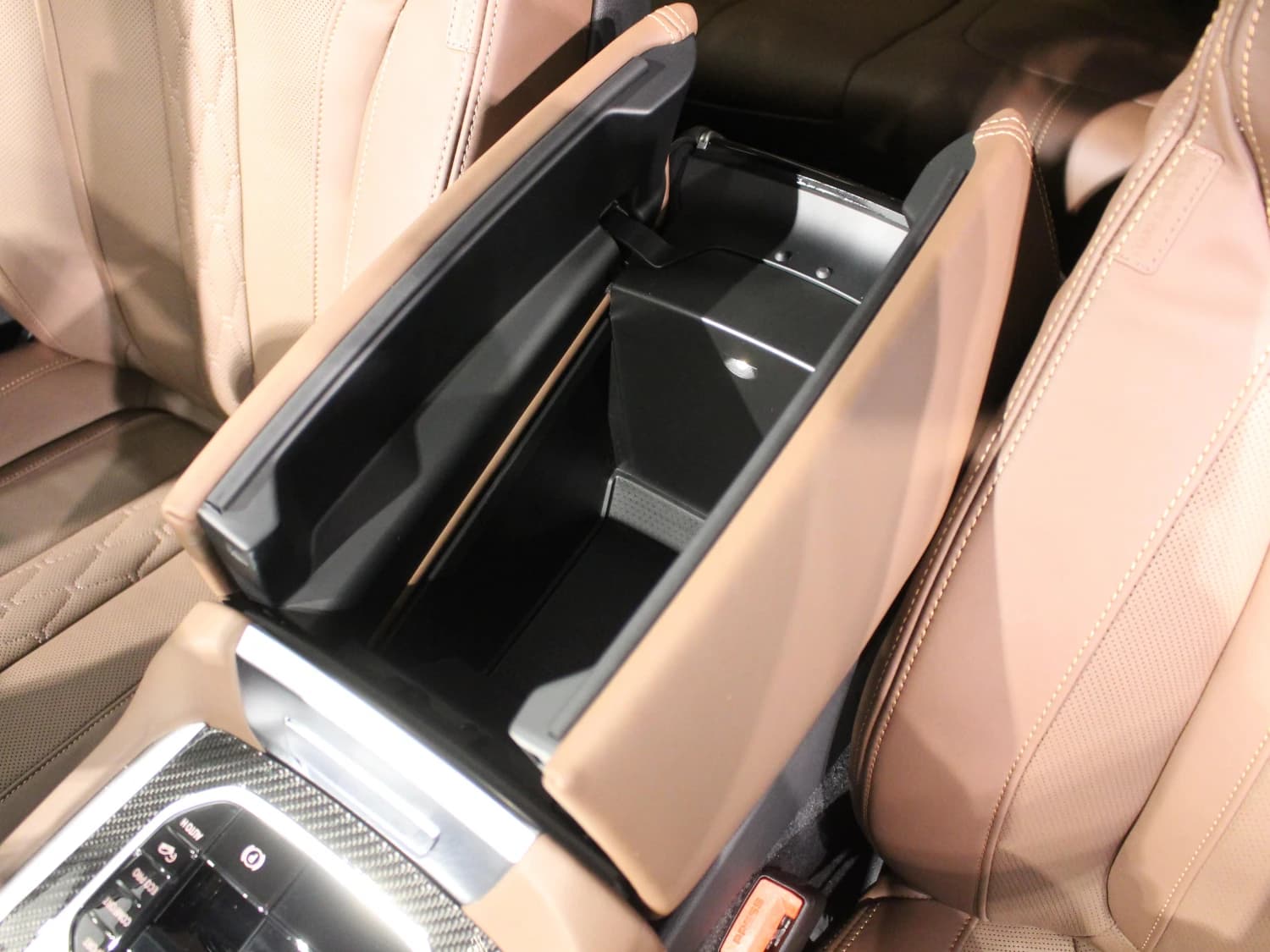 BMW X6 M60i xDrive - фото 12