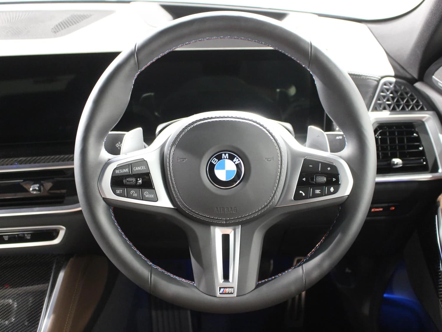 BMW X6 M60i xDrive - фото 15