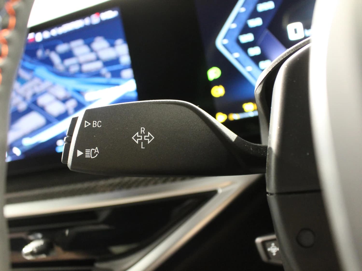 BMW X6 M60i xDrive - фото 18