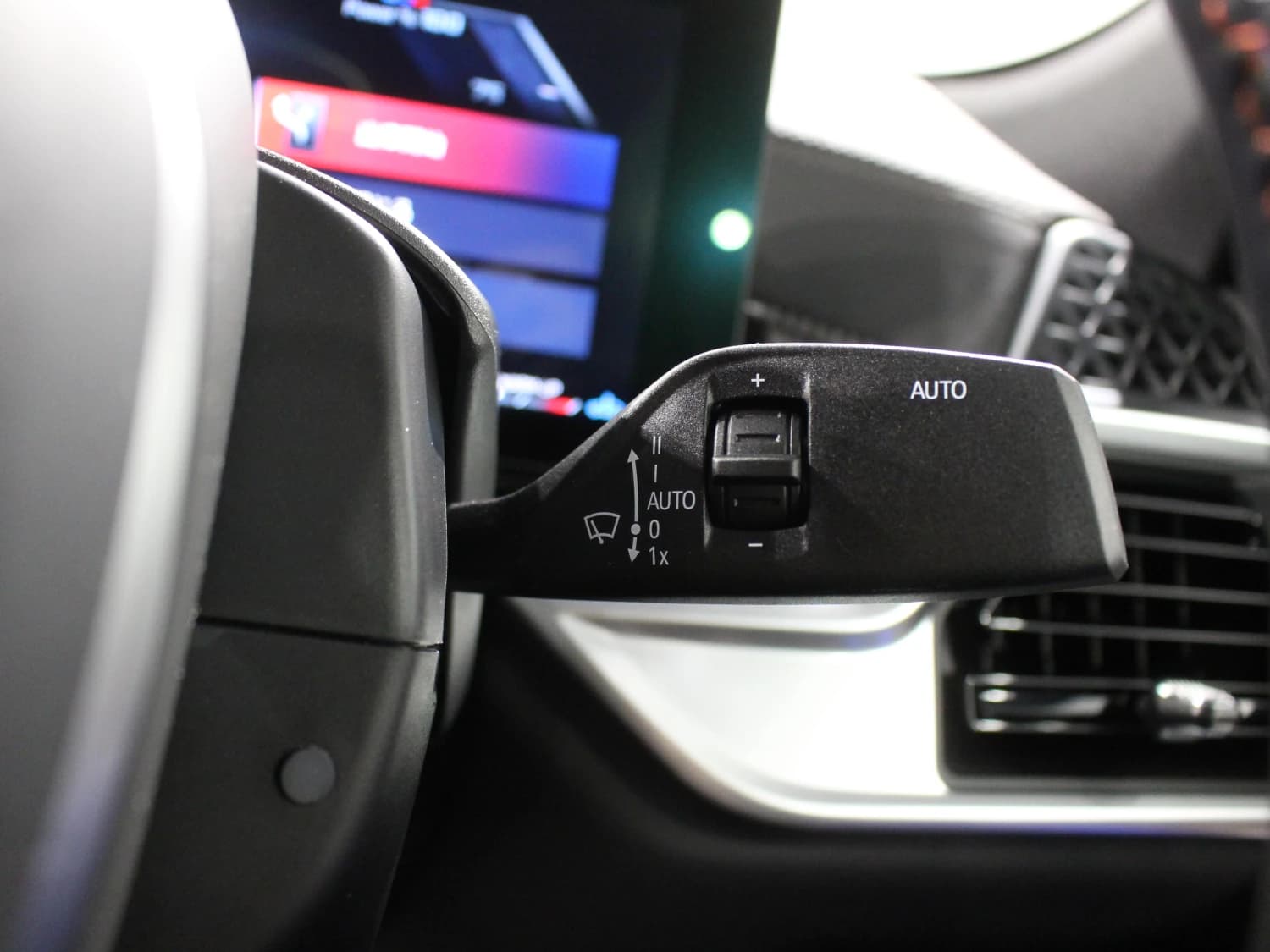 BMW X6 M60i xDrive - фото 19