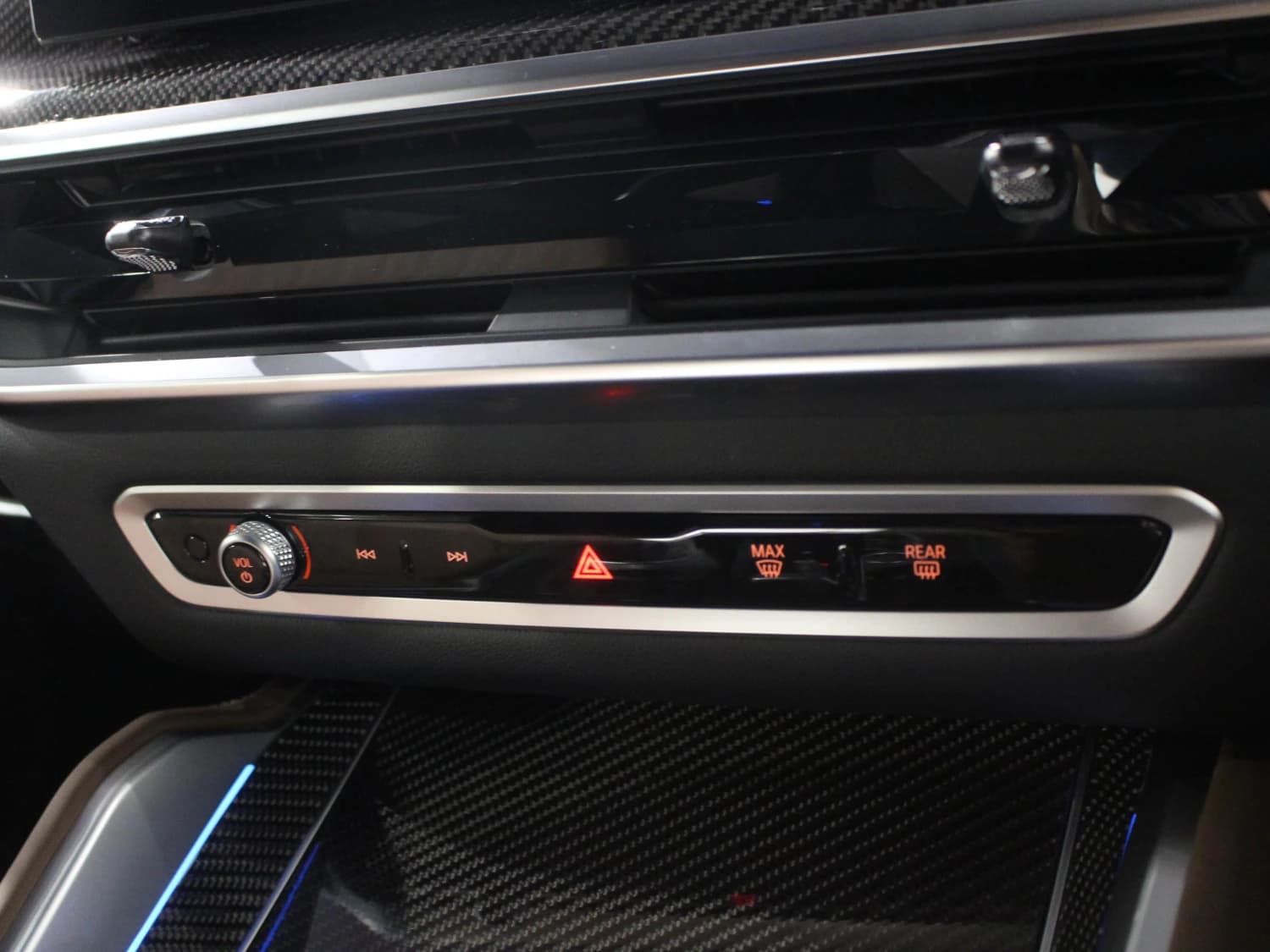 BMW X6 M60i xDrive - фото 23