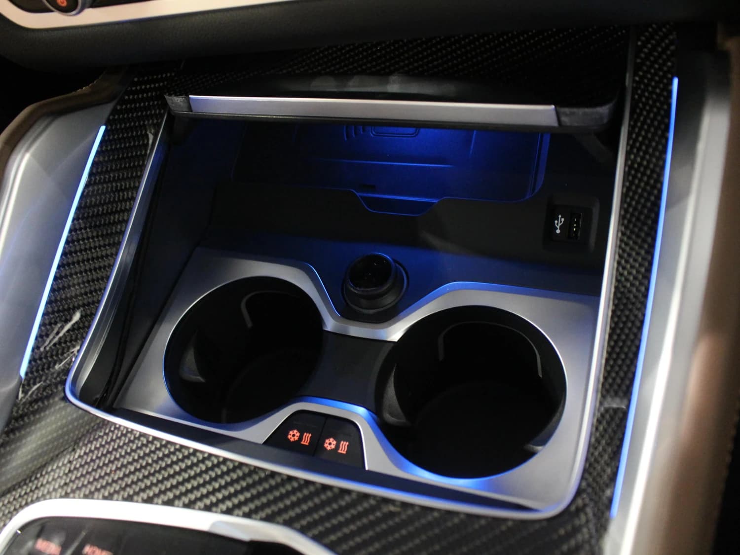 BMW X6 M60i xDrive - фото 26