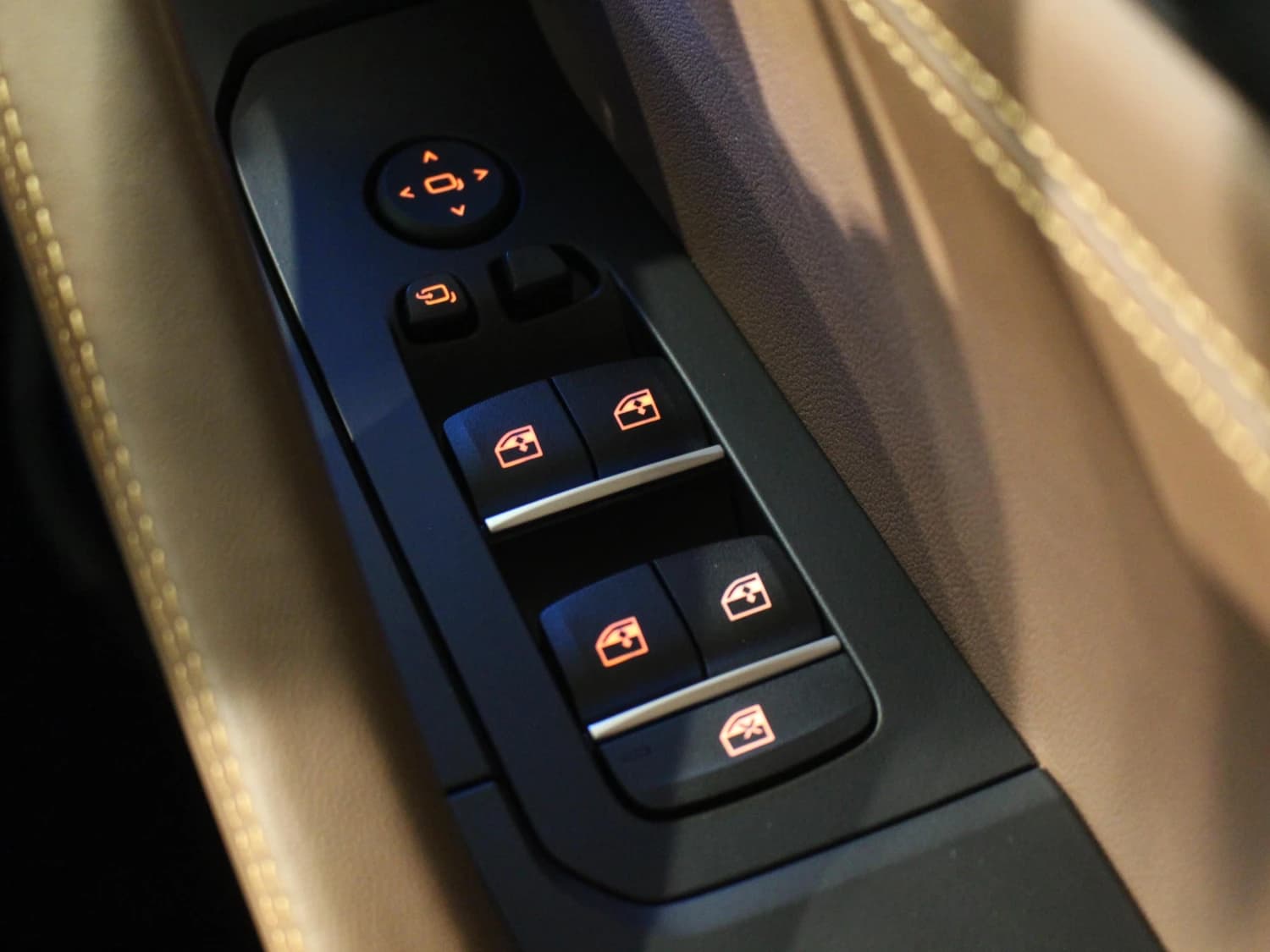 BMW X6 M60i xDrive - фото 28