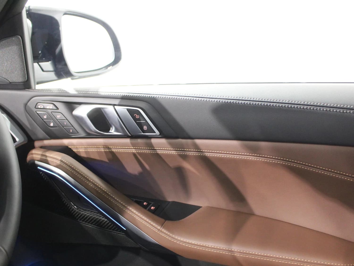 BMW X6 M60i xDrive - фото 30