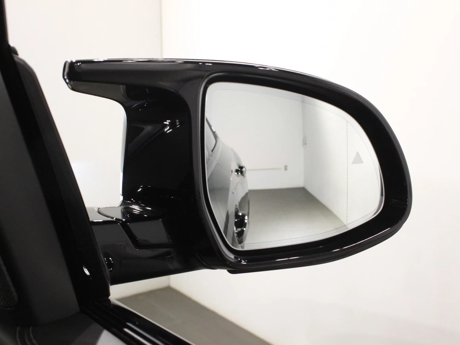 BMW X6 M60i xDrive - фото 31