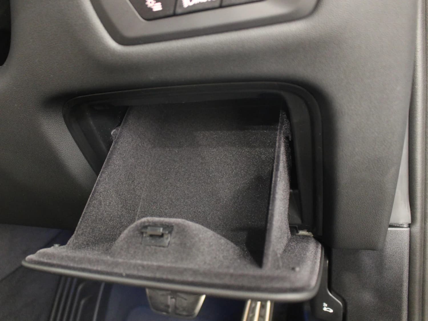 BMW X6 M60i xDrive - фото 35