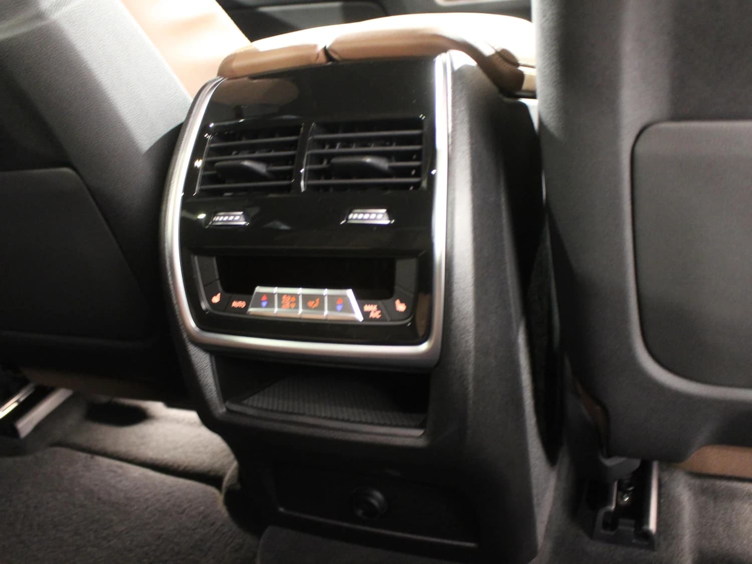 BMW X6 M60i xDrive - фото 39