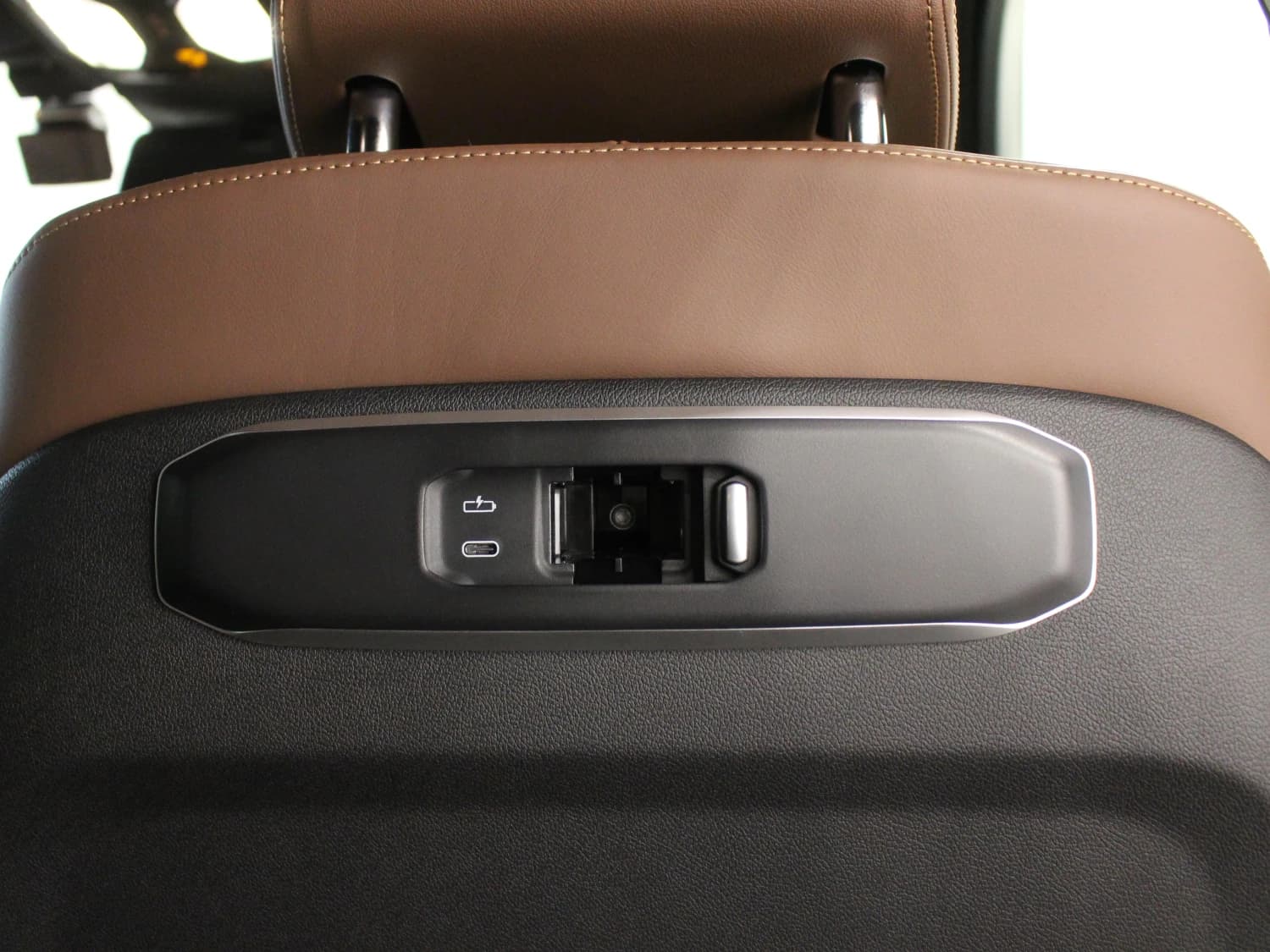 BMW X6 M60i xDrive - фото 40