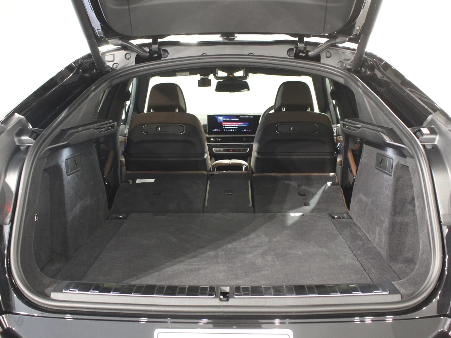 BMW X6 M60i xDrive - фото 44