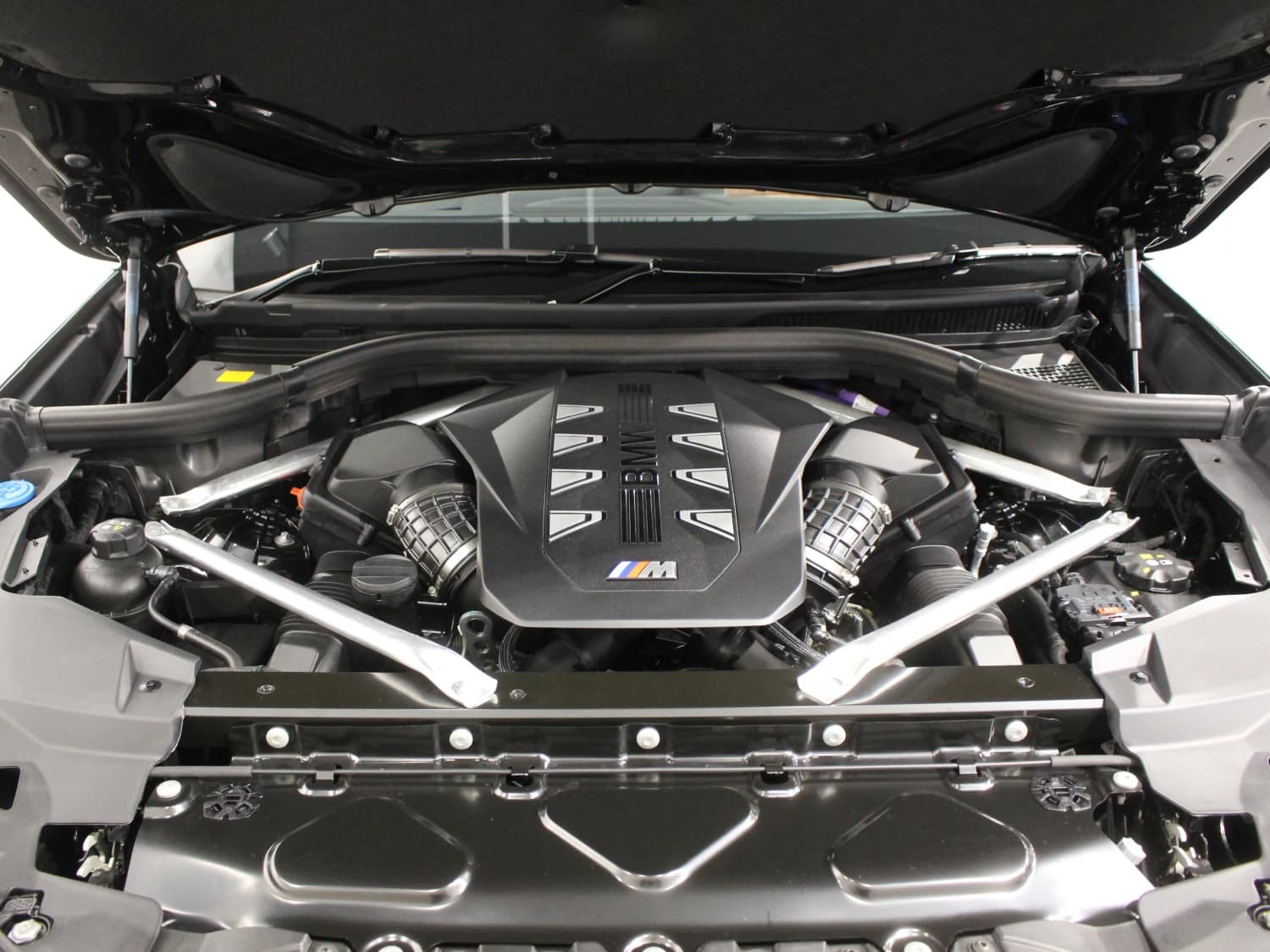 BMW X6 M60i xDrive - фото 46