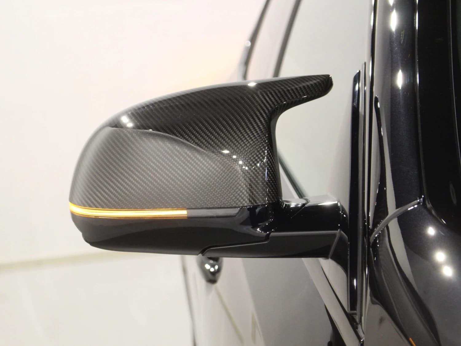 BMW X6 M60i xDrive - фото 48