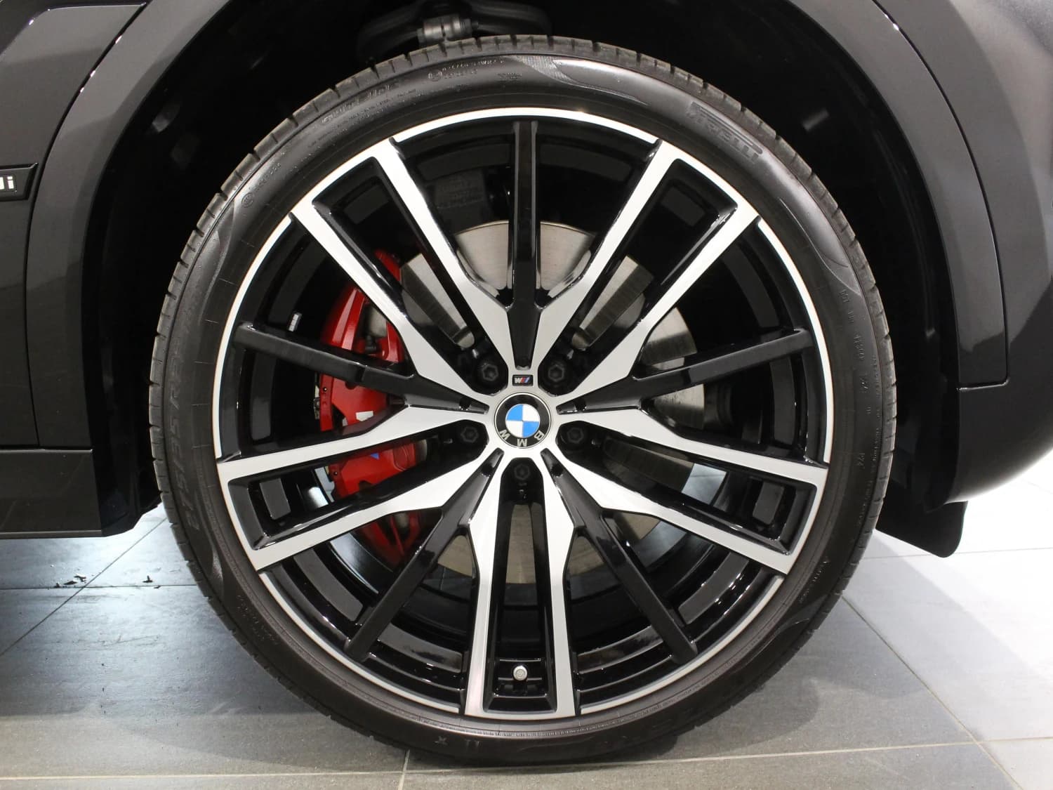 BMW X6 M60i xDrive - фото 50