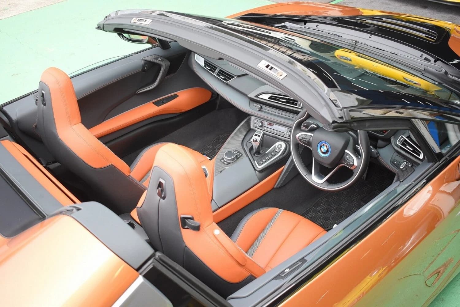 BMW i8 Roadster - фото 2