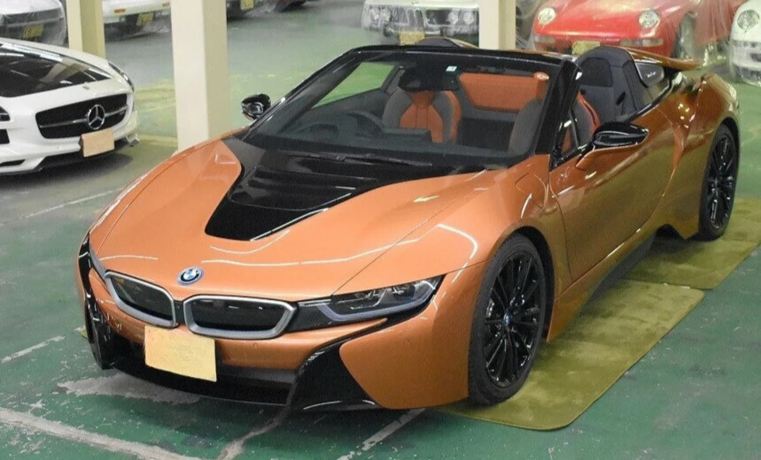 BMW i8 Roadster - фото 4