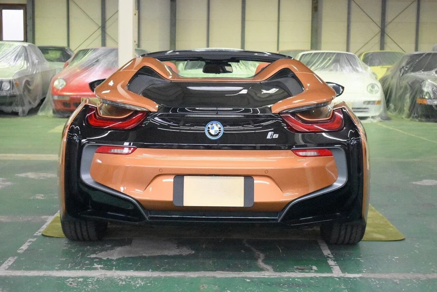 BMW i8 Roadster - фото 7