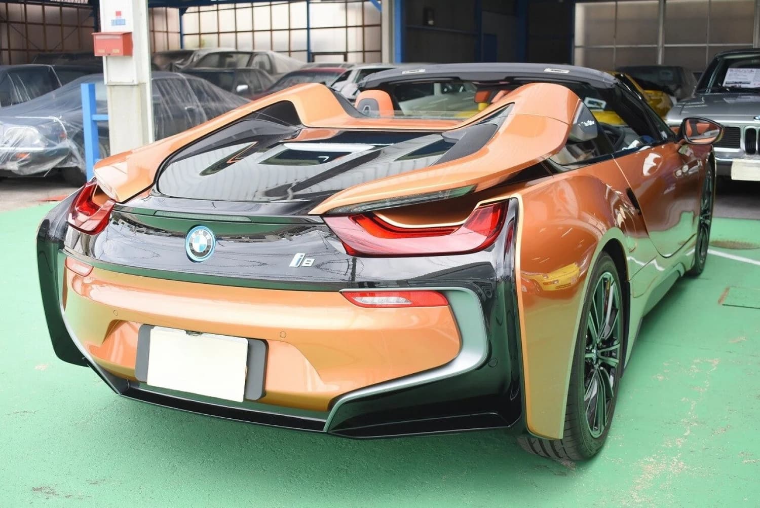 BMW i8 Roadster - фото 8