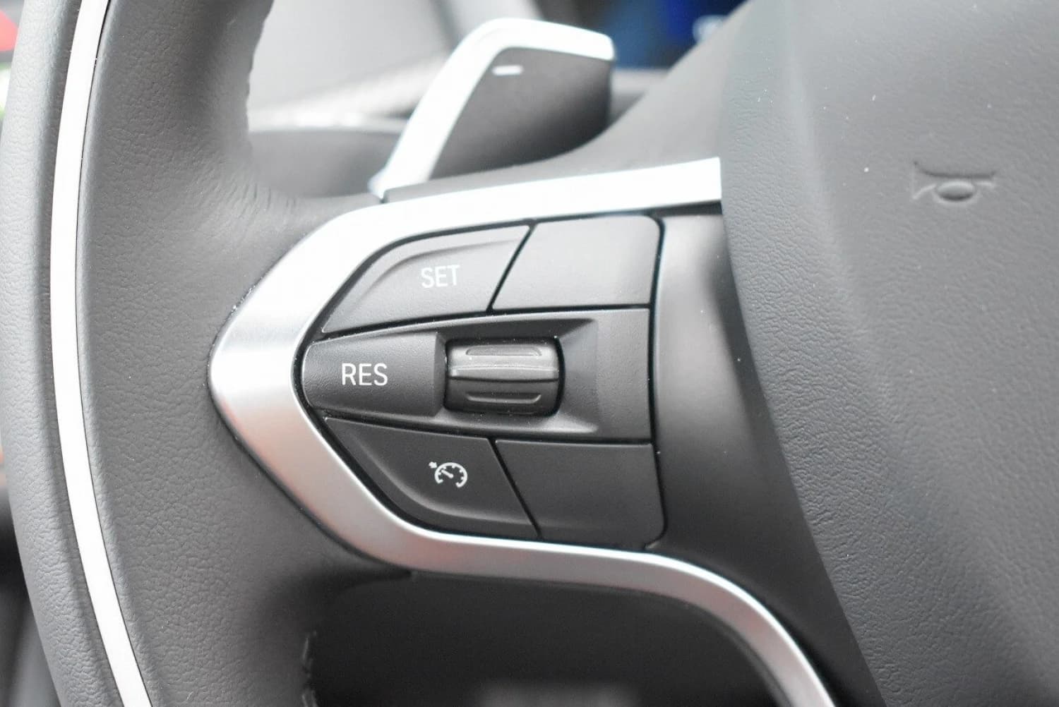 BMW i8 Roadster - фото 11