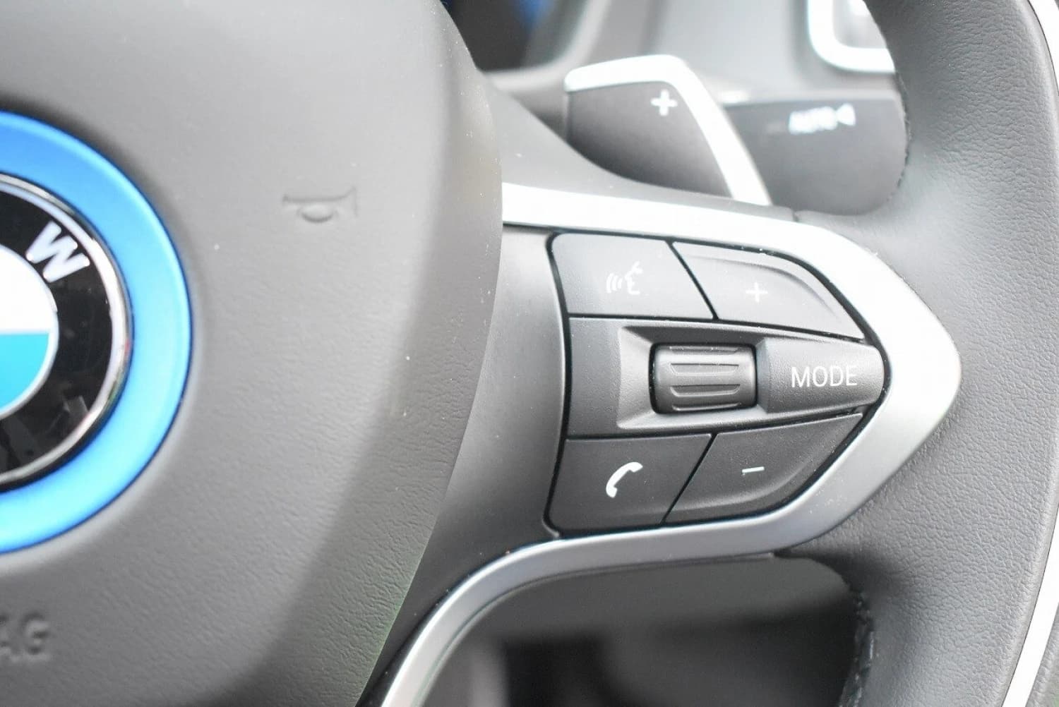 BMW i8 Roadster - фото 12