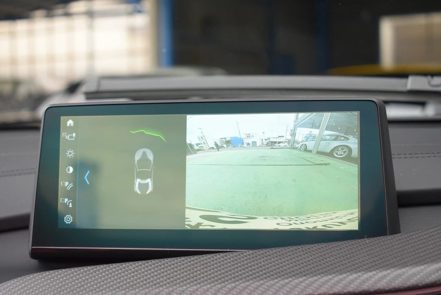 BMW i8 Roadster - фото 13