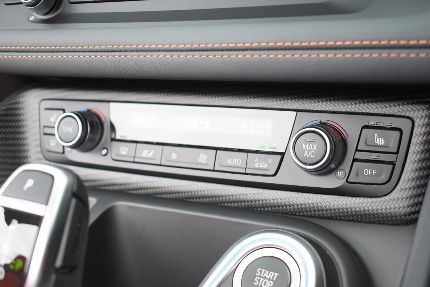 BMW i8 Roadster - фото 16